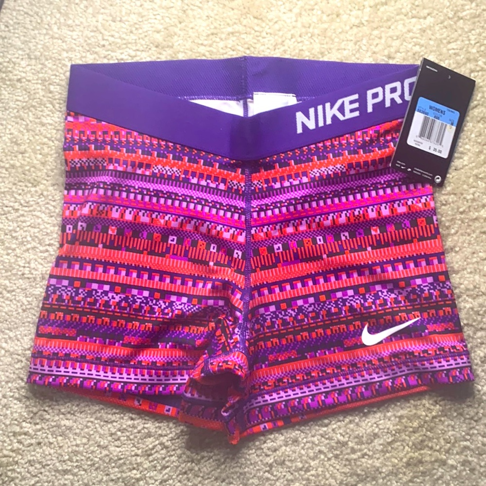 Women’s Medium Nike Pro Shorts